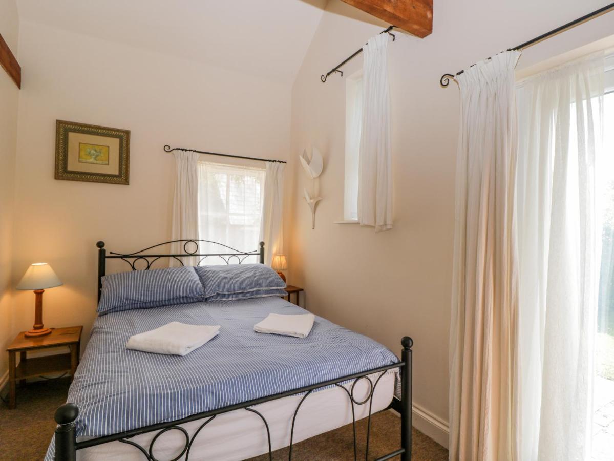 Parkfield Cottage Sturminster Marshall Bagian luar foto
